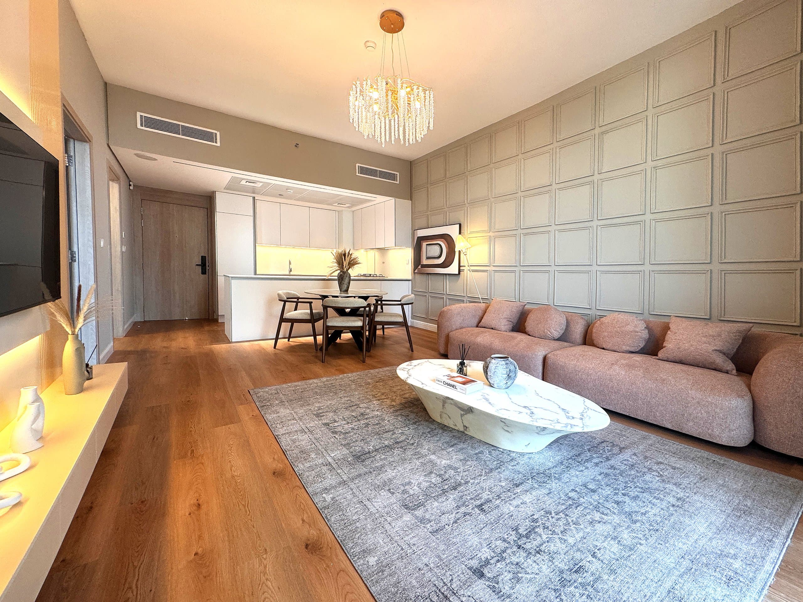 Luxurious 1 Bedroom with park view - Image 2